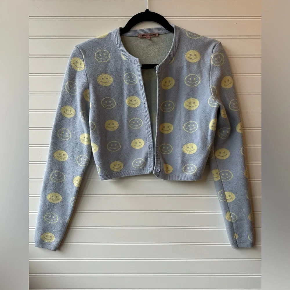 Bailey Rose cropped preppy smiley face sweater. Juniors size large.